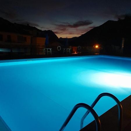 Apartamento Valsassina Rent Introbio Exterior foto