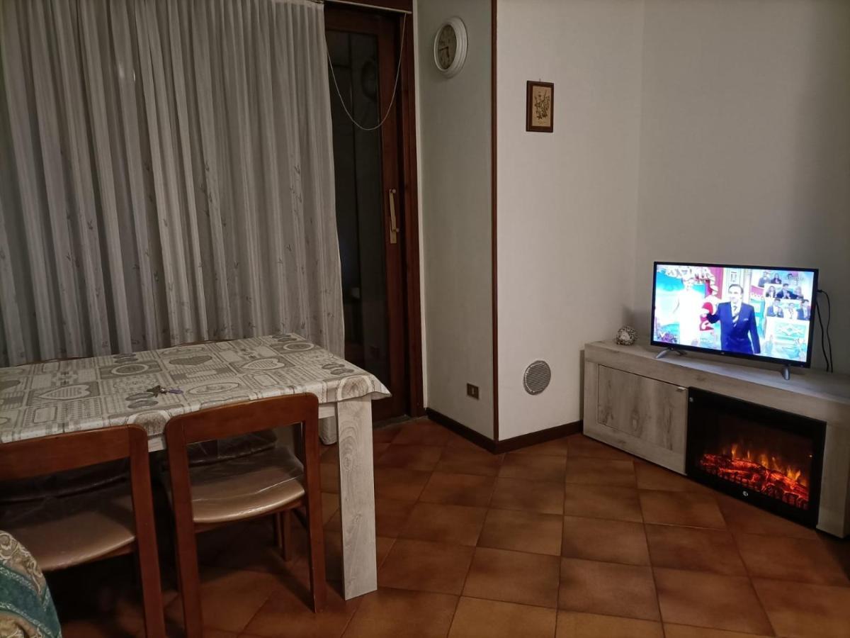 Apartamento Valsassina Rent Introbio Exterior foto